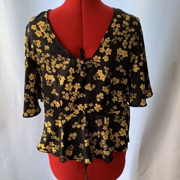 Who What Wear Medium yellow and black floral cropped top.  NWT - Picture 2 of 10